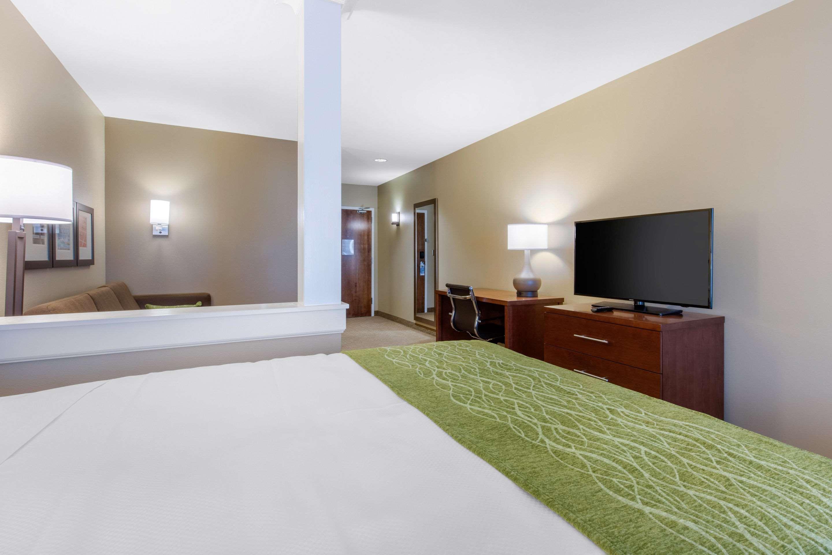 Hotel Comfort & At Crossplex Village Birmingham
