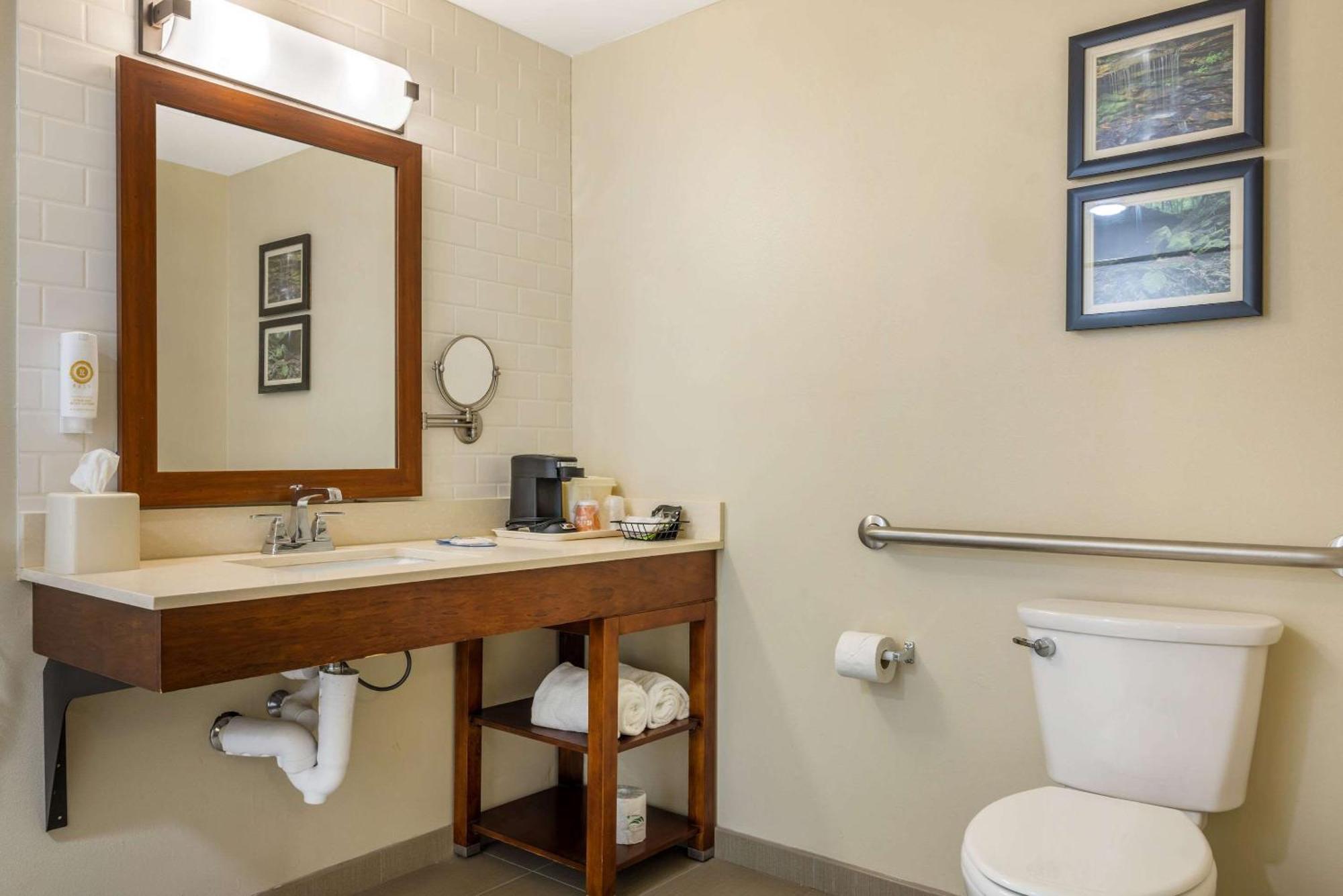 Comfort & At Crossplex Village